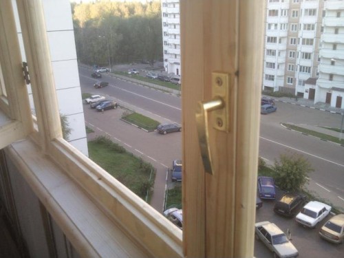 Остекление балконов деревянными рамами 3