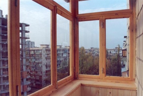 Остекление балконов деревянными рамами 9